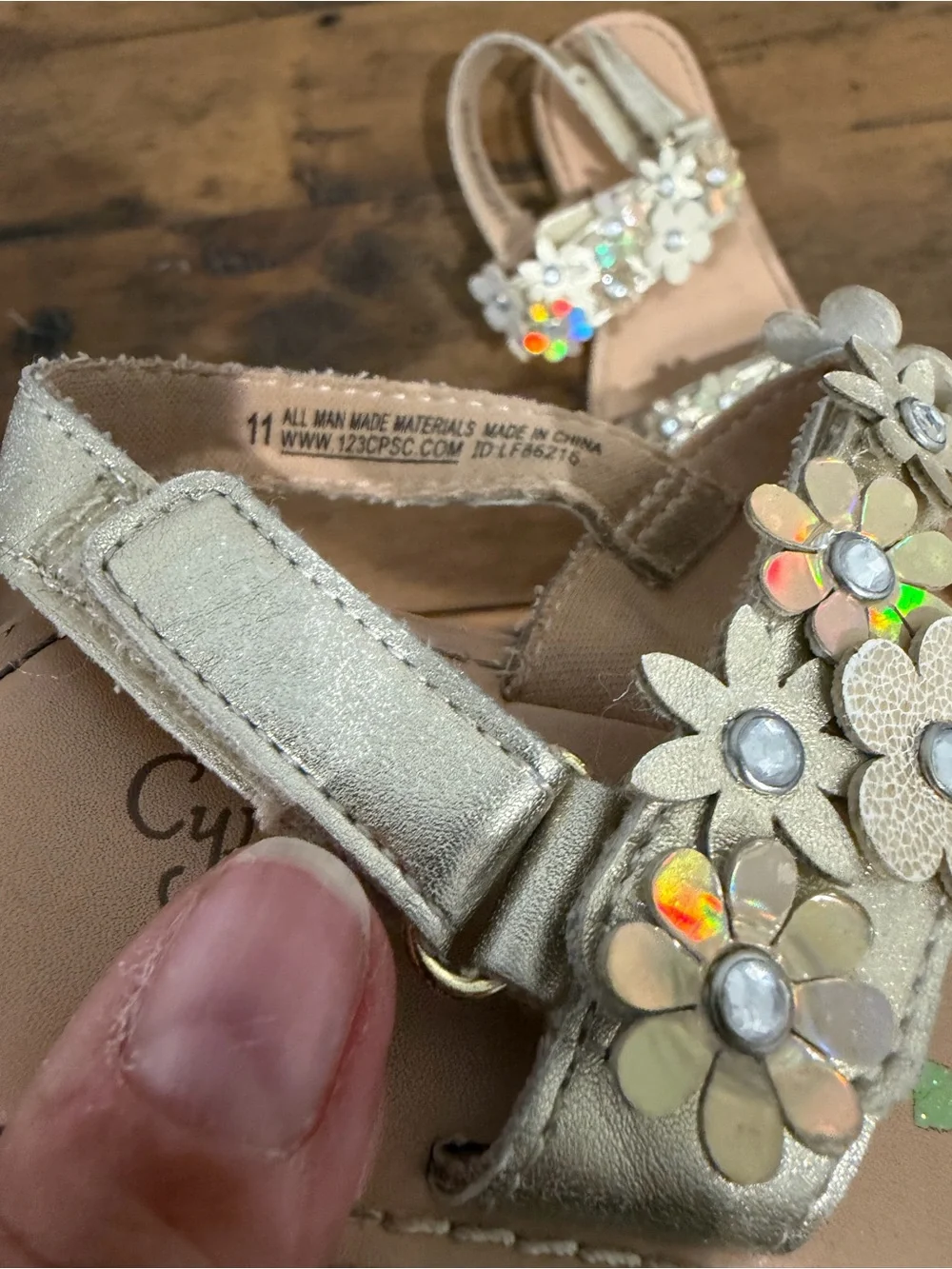 Cynthia rowley gold flower sandals